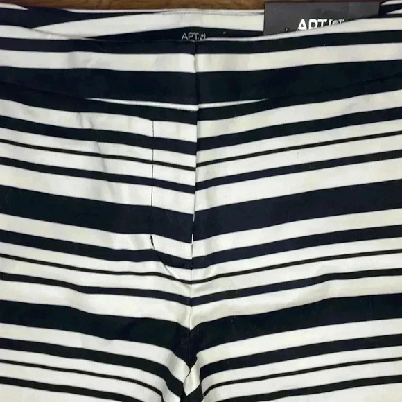 Apt 9 Women’s 10 Striped 5” Inseam Mid-Rise Shorts - Picture 2 of 8